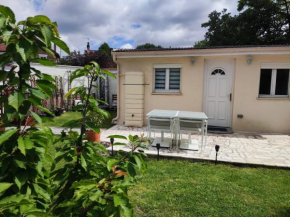 Petit nid douillet dans un cocon de verdure avec jacuzzi
